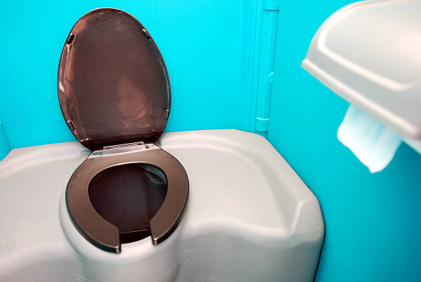 Porta potty delivery and setup in Clifton, TX